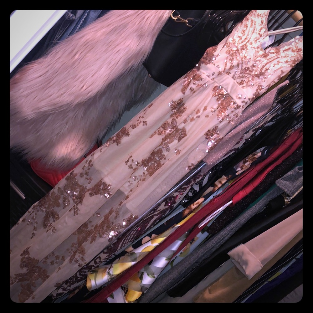 Golden goddess dress (fashion nova)